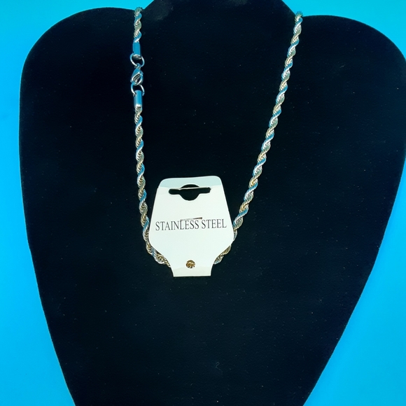 Jewelry - Picture 4 of 4